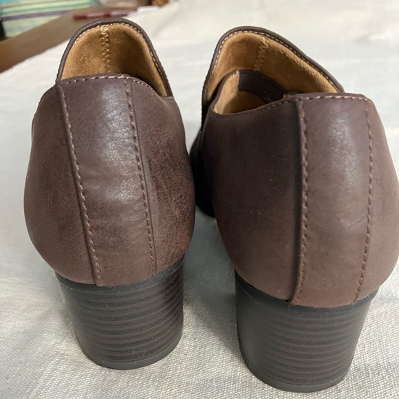 NaturalSoul Brown-Star style. 2” chunk heel. Never worn. Soft suedelike insides. - Picture 4 of 6